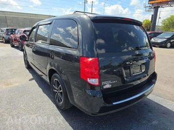 2017 Dodge Grand Caravan GT 121.2" WB - miniatura 2