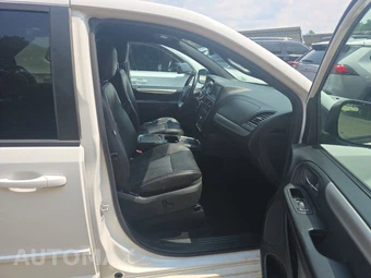 2017 Dodge Grand Caravan GT 121.2" WB - miniatura 8