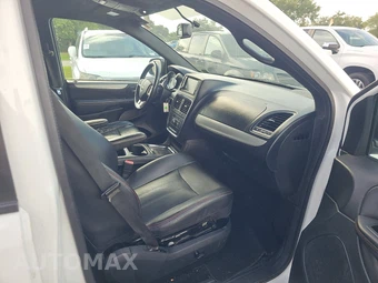 2017 Dodge Grand Caravan GT 121.2" WB - miniatura 8
