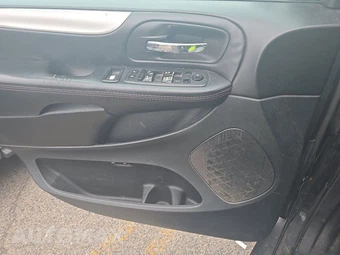 2017 Dodge Grand Caravan GT 121.2" WB – miniatura 9