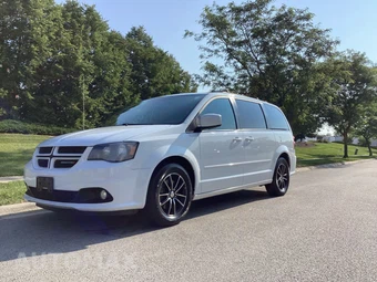 2017 Dodge Grand Caravan GT 121.2" WB - miniatura 2