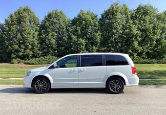 2017 Dodge Grand Caravan GT 121.2" WB - miniatura 3