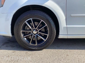 2017 Dodge Grand Caravan GT 121.2" WB - miniatura 4