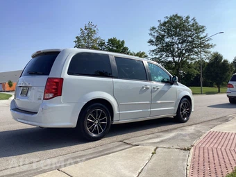 2017 Dodge Grand Caravan GT 121.2" WB - miniatura 6