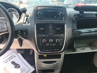 2017 Dodge Grand Caravan SE 121.2" WB - miniatura 11