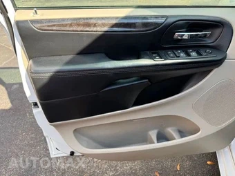 2017 Dodge Grand Caravan SE 121.2" WB - miniatura 11