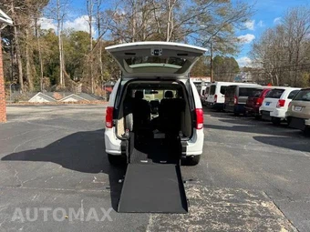 2017 Dodge Grand Caravan SE 121.2" WB - miniatura 2