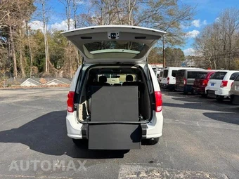 2017 Dodge Grand Caravan SE 121.2" WB - miniatura 3