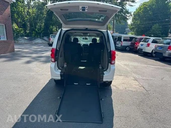 2017 Dodge Grand Caravan SE 121.2" WB - miniatura 2