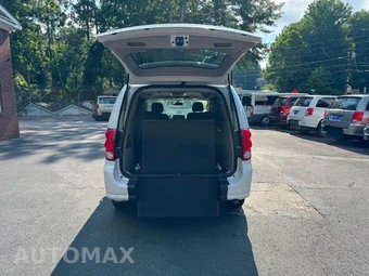 2017 Dodge Grand Caravan SE 121.2" WB - miniatura 3