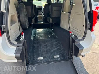 2017 Dodge Grand Caravan SE 121.2" WB - miniatura 5