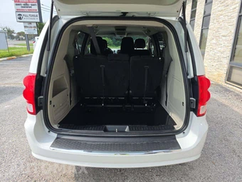 2017 Dodge Grand Caravan SE 121.2" WB - miniatura 15