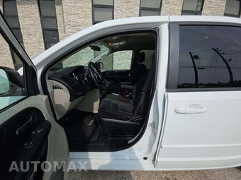 2017 Dodge Grand Caravan SE 121.2" WB - miniatura 6