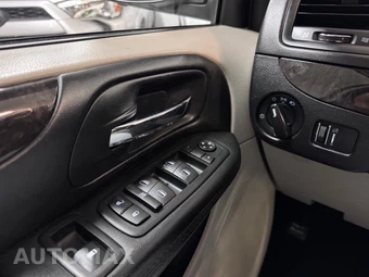 2017 Dodge Grand Caravan SE 121.2" WB - miniatura 23