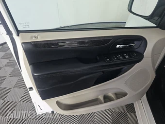 2017 Dodge Grand Caravan SE 121.2" WB - miniatura 9