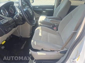 2017 Dodge Grand Caravan SE 121.2" WB - miniatura 7