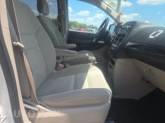 2017 Dodge Grand Caravan SE 121.2" WB - miniatura 8