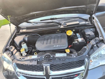 2017 Dodge Grand Caravan SE 121.2" WB - miniatura 3