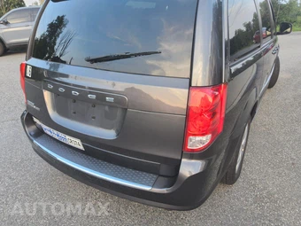 2017 Dodge Grand Caravan SE 121.2" WB - miniatura 32
