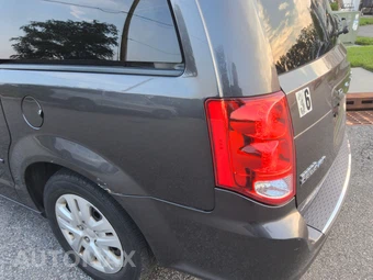 2017 Dodge Grand Caravan SE 121.2" WB - miniatura 42