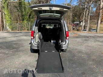 2017 Dodge Grand Caravan SE 121.2" WB - miniatura 2