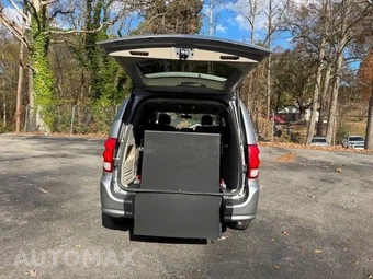 2017 Dodge Grand Caravan SE 121.2" WB - miniatura 3