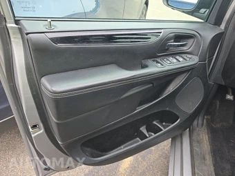 2017 Dodge Grand Caravan SE Plus 121.2" WB - miniatura 9