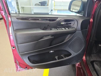 2017 Dodge Grand Caravan SE Plus 121.2" WB - miniatura 9
