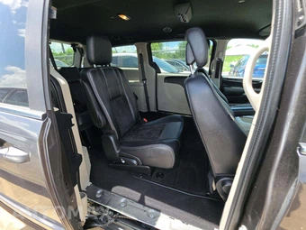 2017 Dodge Grand Caravan SXT 121.2" WB - miniatura 17