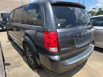 2017 Dodge Grand Caravan SXT 121.2" WB - miniatura 2