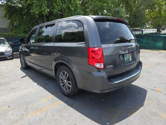 2017 Dodge Grand Caravan SXT 121.2" WB - miniatura 2