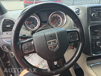 2017 Dodge Grand Caravan SXT 121.2" WB - miniatura 10