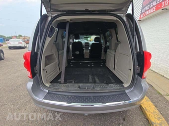 2017 Dodge Grand Caravan SXT 121.2" WB – miniatura 15