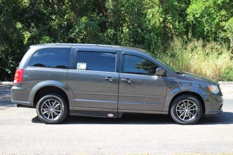 2017 Dodge Grand Caravan SXT 121.2" WB - miniatura 10