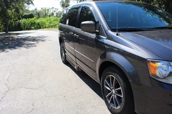 2017 Dodge Grand Caravan SXT 121.2" WB - miniatura 11