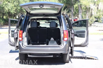 2017 Dodge Grand Caravan SXT 121.2" WB - miniatura 21
