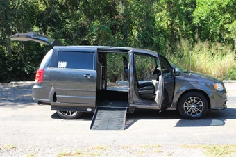 2017 Dodge Grand Caravan SXT 121.2" WB - miniatura 22
