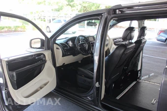 2017 Dodge Grand Caravan SXT 121.2" WB - miniatura 27