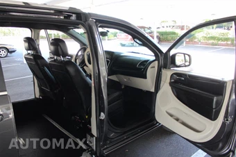 2017 Dodge Grand Caravan SXT 121.2" WB - miniatura 28