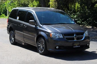 2017 Dodge Grand Caravan SXT 121.2" WB - miniatura 3