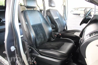 2017 Dodge Grand Caravan SXT 121.2" WB - miniatura 32