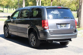 2017 Dodge Grand Caravan SXT 121.2" WB - miniatura 7