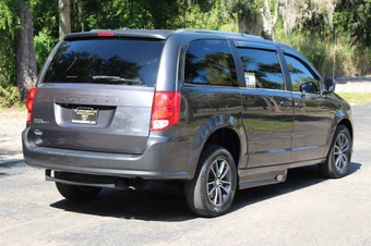 2017 Dodge Grand Caravan SXT 121.2" WB - miniatura 9