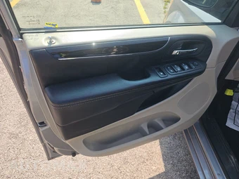 2017 Dodge Grand Caravan SXT 121.2" WB – miniatura 9
