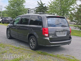 2017 Dodge Grand Caravan SXT 121.2" WB – miniatura 2