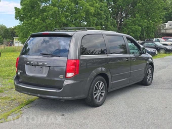 2017 Dodge Grand Caravan SXT 121.2" WB – miniatura 3