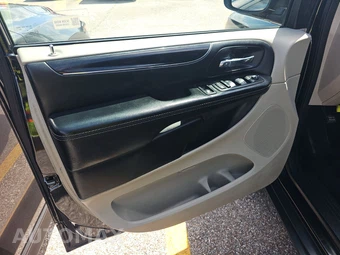 2017 Dodge Grand Caravan SXT 121.2" WB - miniatura 9