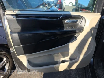 2017 Dodge Grand Caravan SXT 121.2" WB – miniatura 9