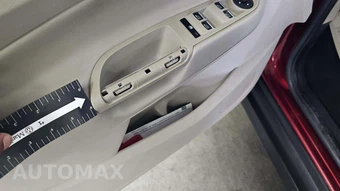 2017 Ford C-MAX Hybrid Titanium – miniatura 24