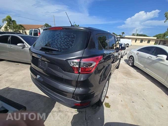 2017 Ford Escape S – miniatura 3